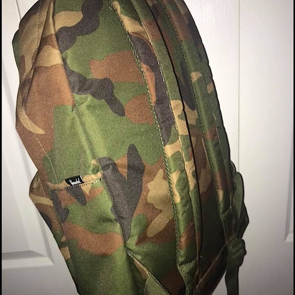 Herschel Camo Backpack - Picture 3 of 3